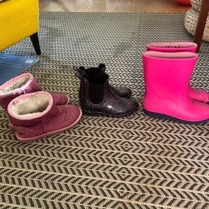 Girls size 2 rain boots.